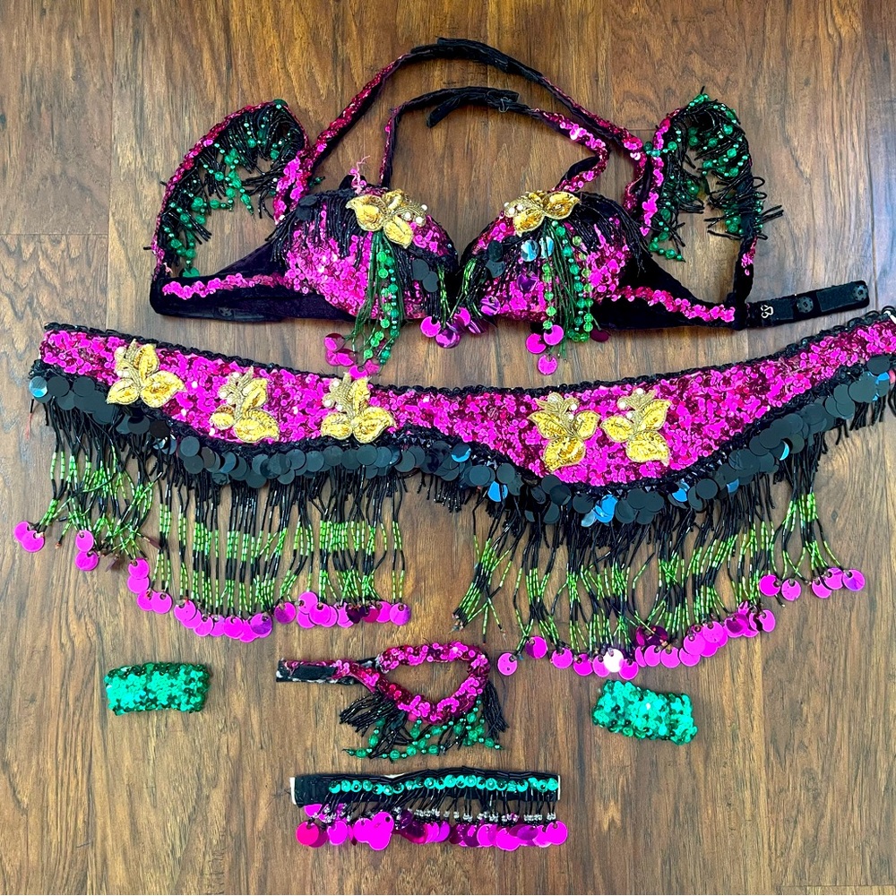 Professional belly dance bra/belt amazing colors, w wrist bands, necklaces